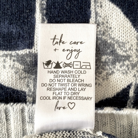 Lightweight pullover sweater in Indigo and cream by Nic+Zoe - Picture 5 of 7